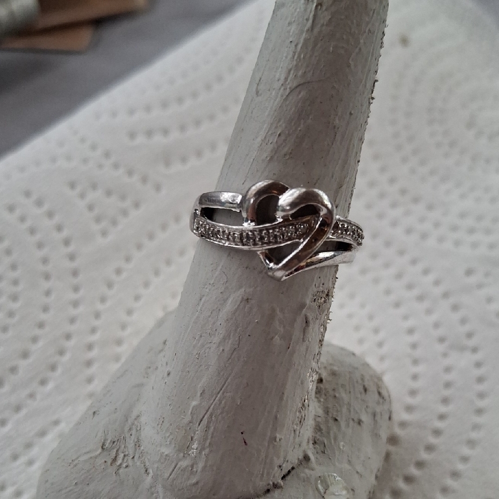 Elegant Silver Heart Ring